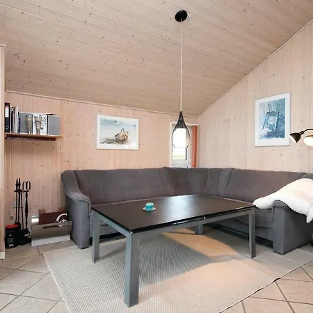 Casa vacanze Lovely In With Kitchen
